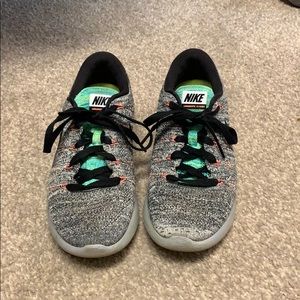 Nike Linar Epic Flyknit Sneaker